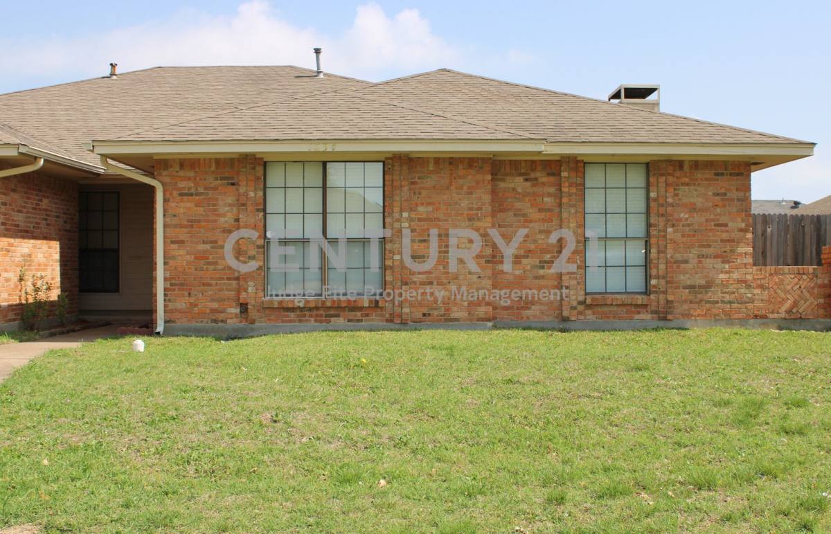 House for rent at 1234 Mockingbird Lane, Desoto, TX 75115