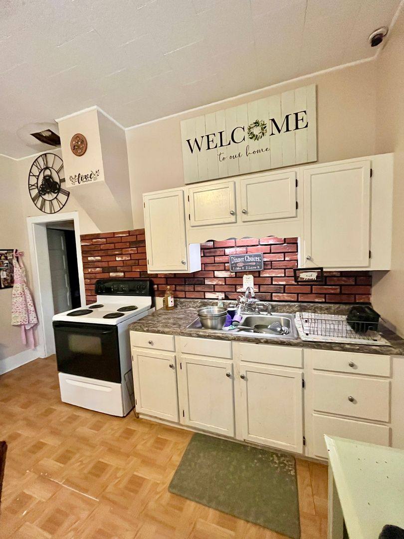 Apartment for rent at 325 Walnut St, Howard, PA 16841