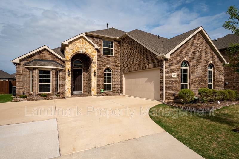 House for rent at 808 Hertfordshire Lane, Mansfield, TX 76063