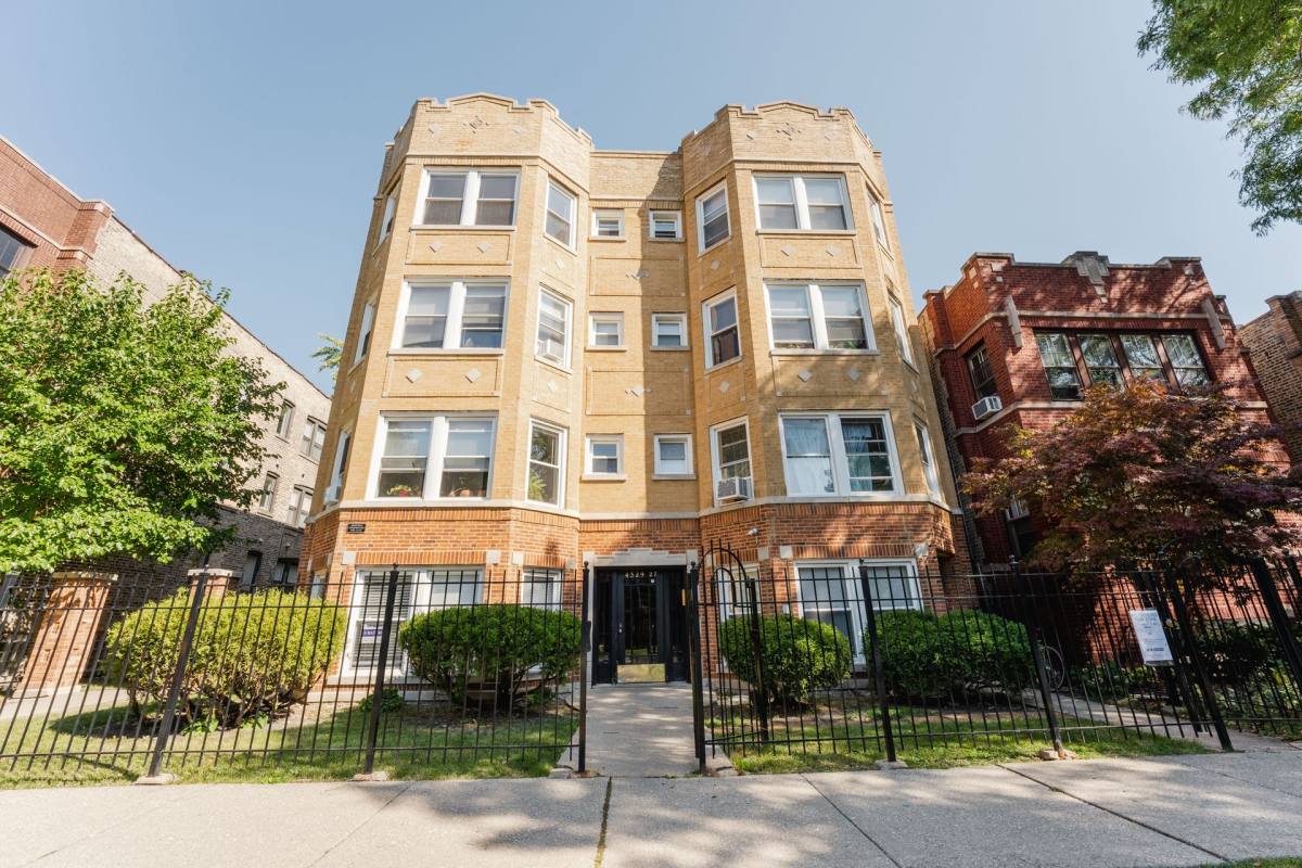 Apartment for rent at 4329 N Francisco Garden, Chicago, IL 60618