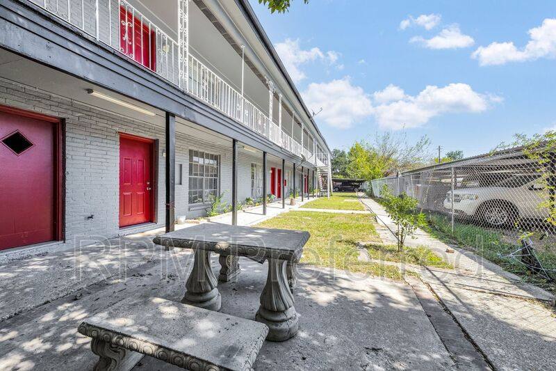 House for rent at 3040 Golfcrest Blvd #10, Houston, TX 77087