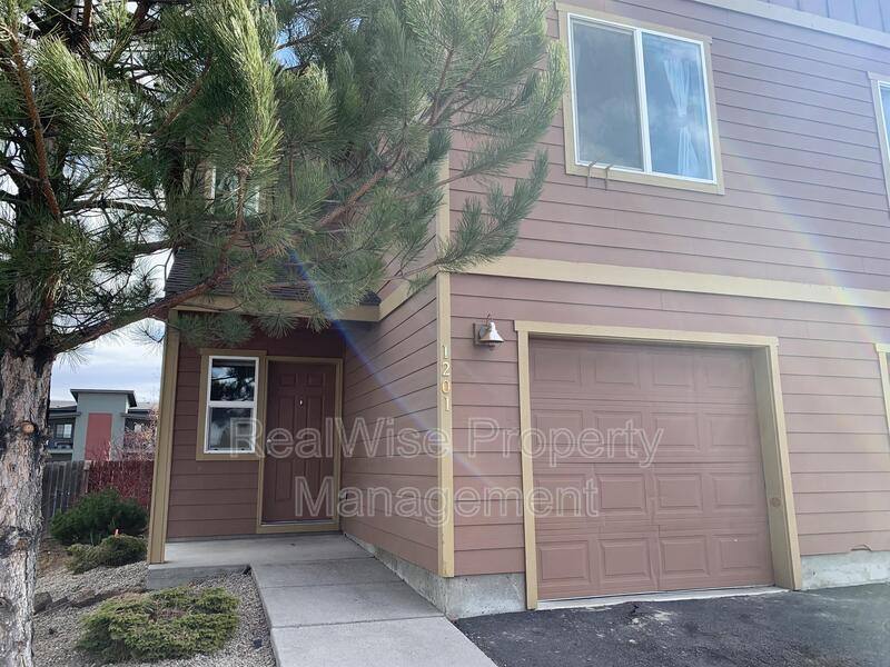 Townhouse for rent at 1201 SW 27th St, Redmond, OR 97756