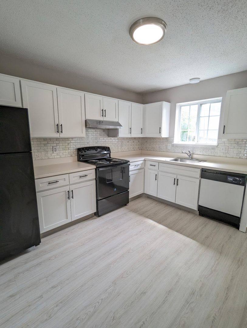 Townhouse for rent at 1141 E Main St, Waterbury, CT 06705