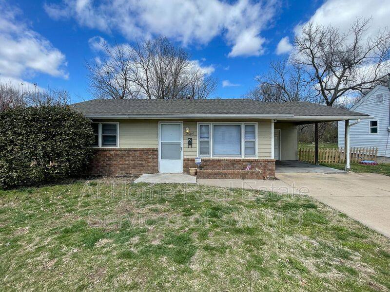 House for rent at 2609 E Cherry St, Springfield, MO 65809