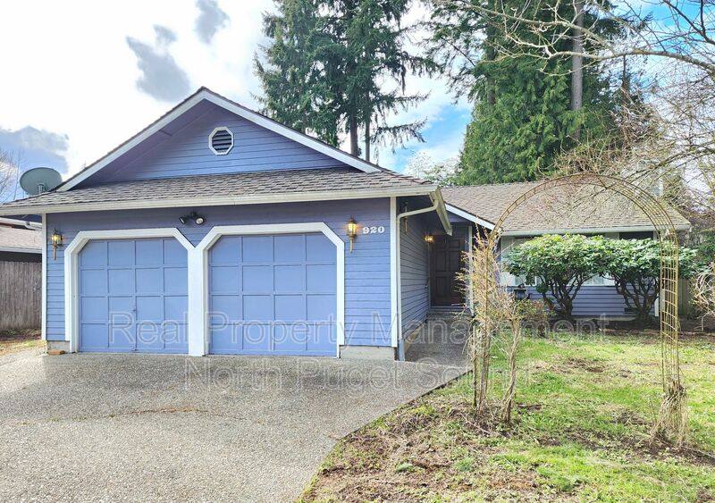 House for rent at 920 104th Place SE, Everett, WA 98208