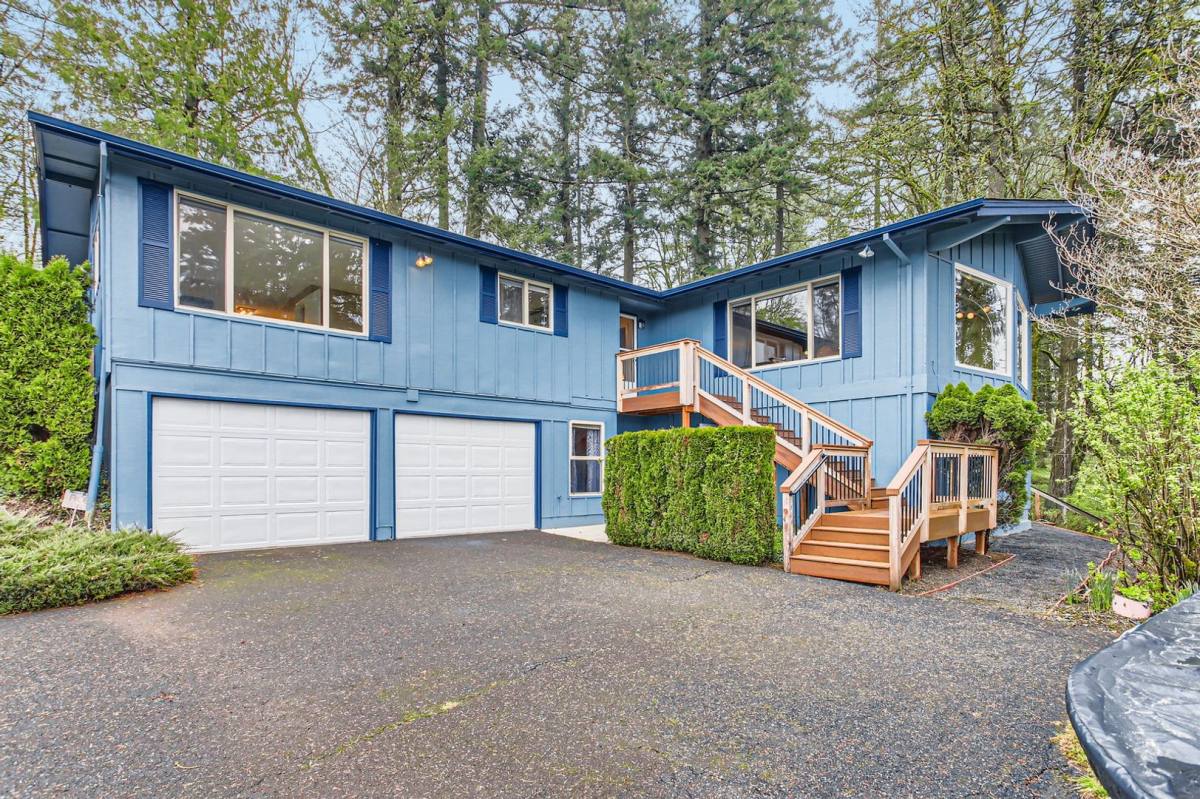 House for rent at 21240 S Wisteria Rd, West Linn, OR 97068