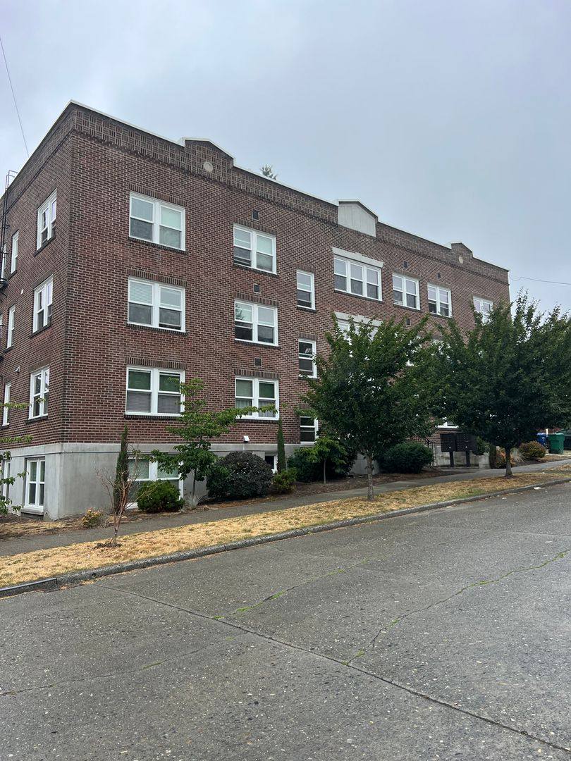 Apartment for rent at 4405 Corliss Ave N, Seattle, WA 98103