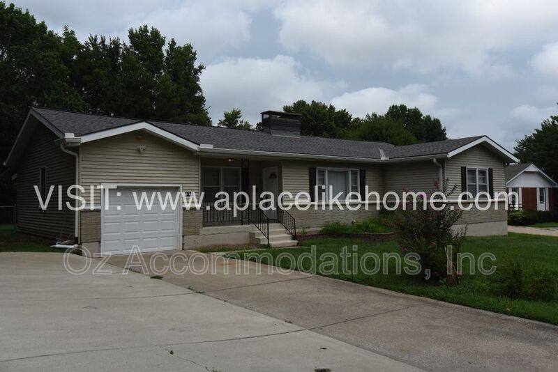 House for rent at 518 SE 3rd St, Lees Summit, MO 64063