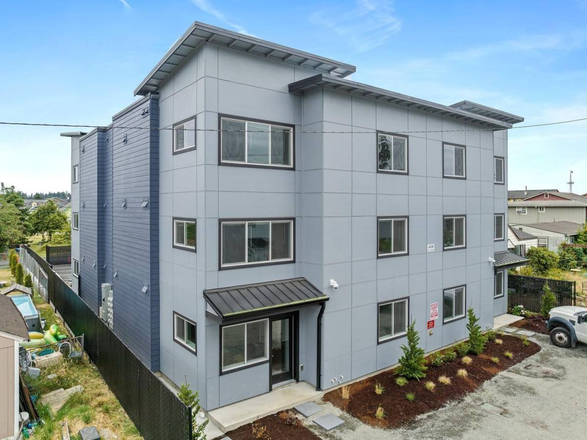 Apartment for rent at 4338 S Cedar St, Tacoma, WA 98409