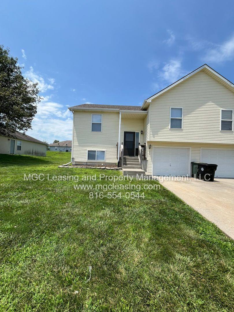 Townhouse for rent at 209-211 Birdie Dr, Pleasant Hill, MO 64080