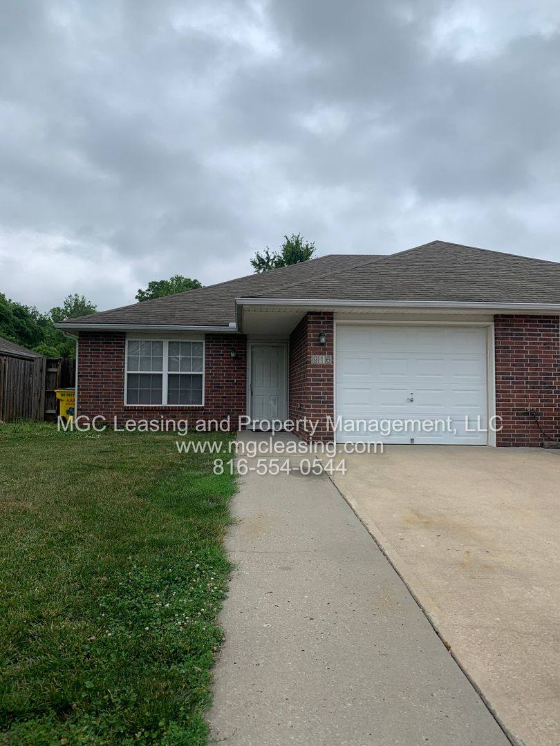 Townhouse for rent at 914-916 SW Sandy Lane, Grain Valley, MO 64029