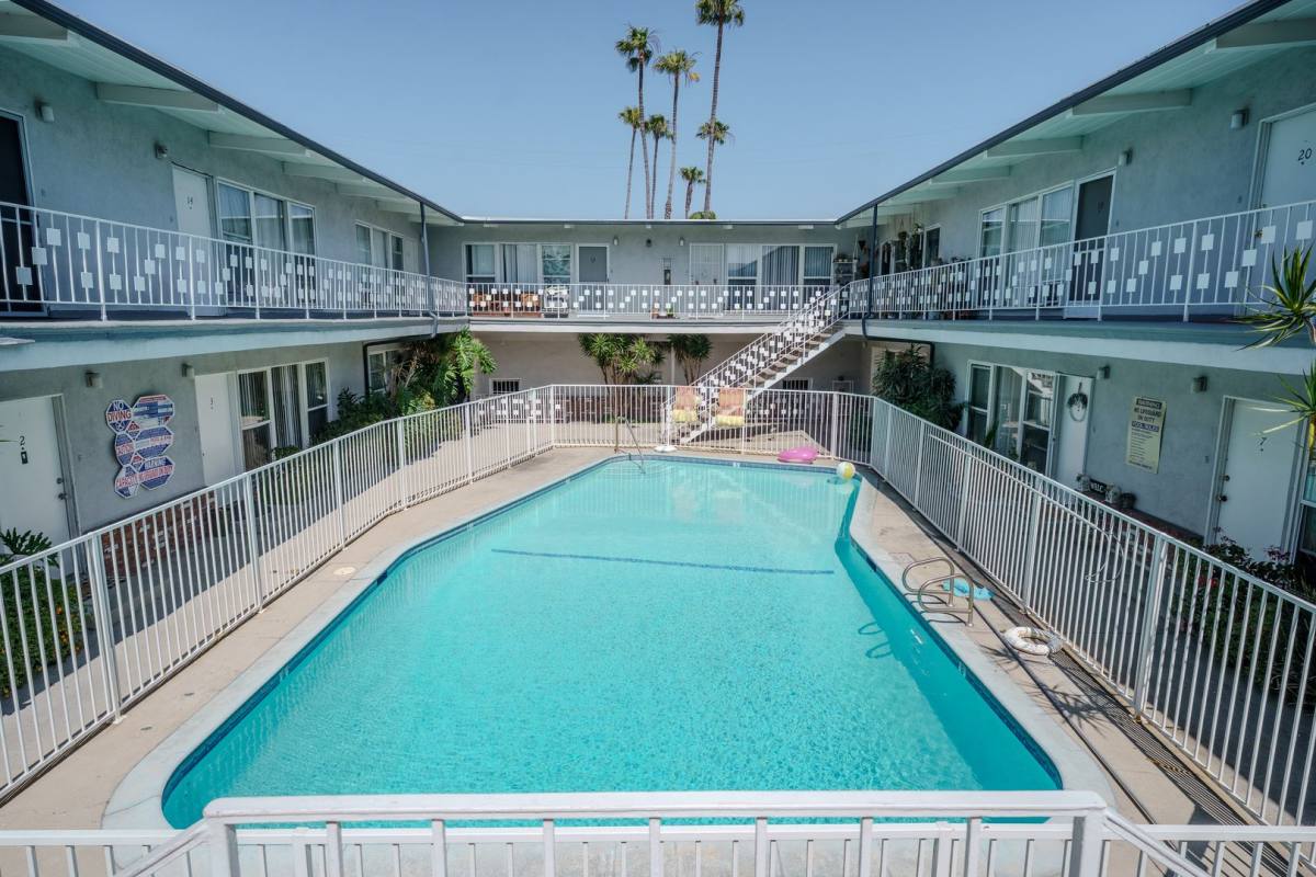Apartment for rent at 4122 Deeboyar Ave, Lakewood, CA 90712