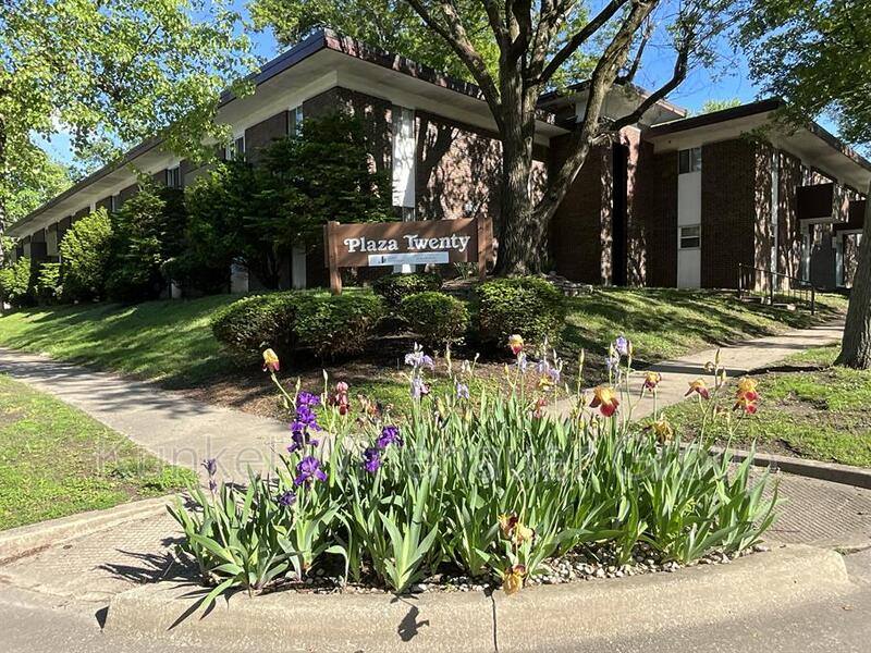 Apartment for rent at 900-105 8th St, Highland, IL 62249