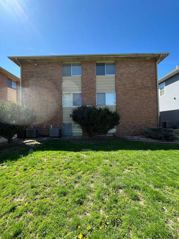 Apartment for rent at 1111 E St #12, Lincoln, NE 68508