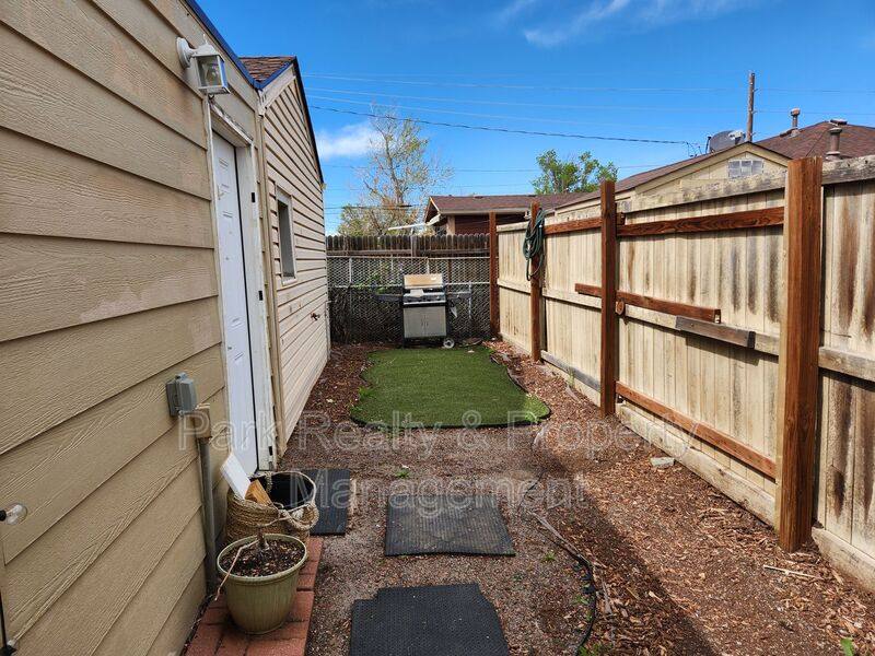 House for rent at 985 N Xavier St #B, Denver, CO 80204