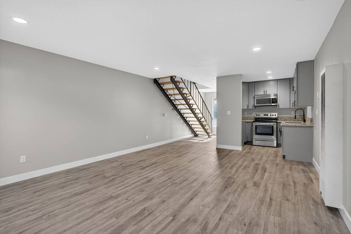 Apartment for rent at 13392 Magnolia St, Garden Grove, CA 92844