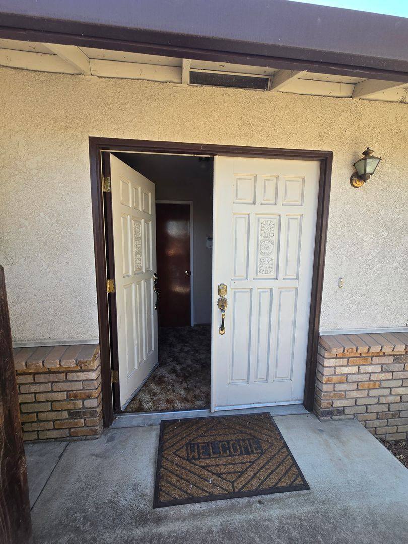 Townhouse for rent at 512 N Palm St, Turlock, CA 95380