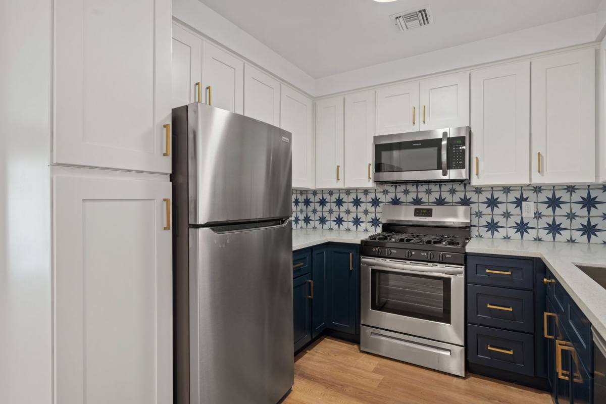 Apartment for rent at 3120 W Riverside Dr, Burbank, CA 91505