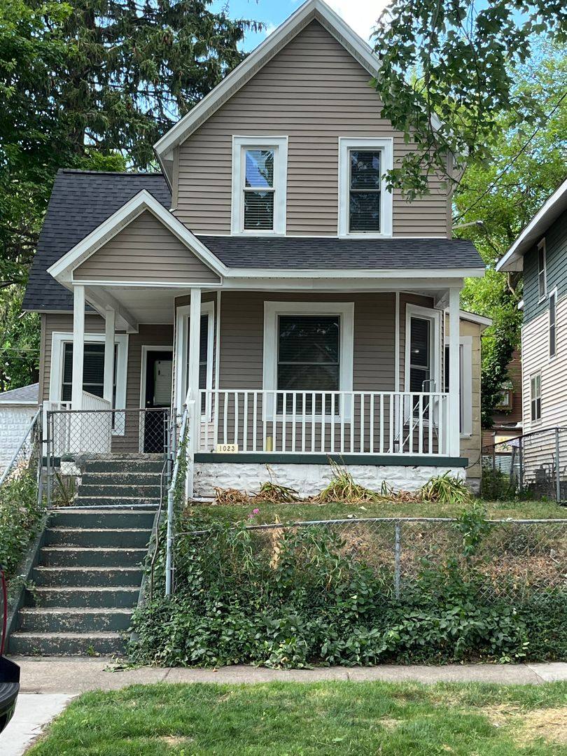 House for rent at 1023 Sigsbee St SE, Grand Rapids, MI 49506