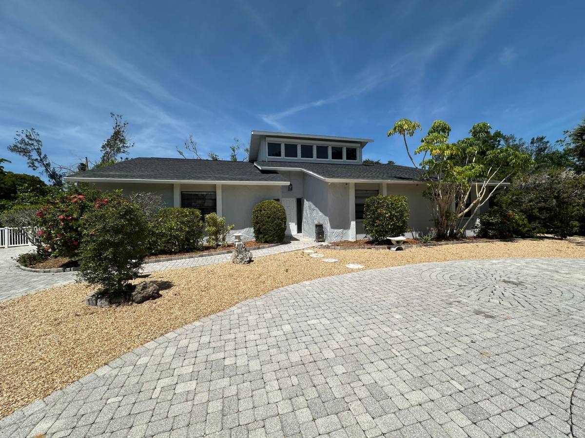 House for rent at 733 Tropical Circle, Sarasota, FL 34242