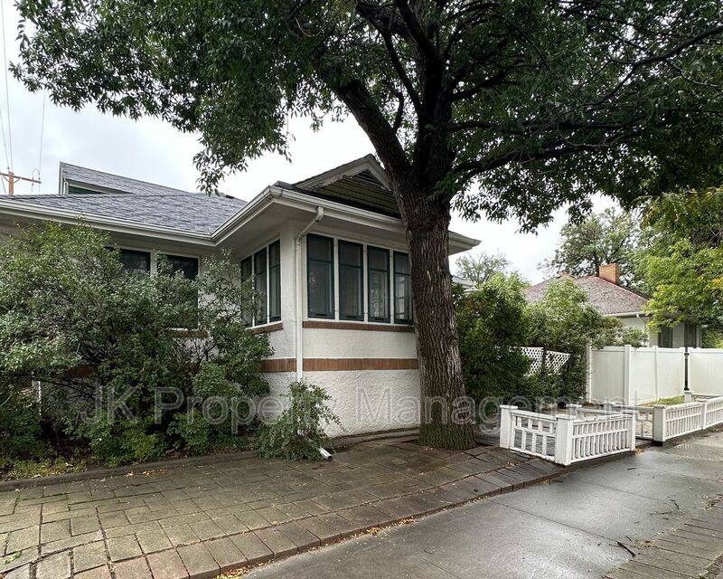 House for rent at 11 15th St N, Great Falls, MT 59401