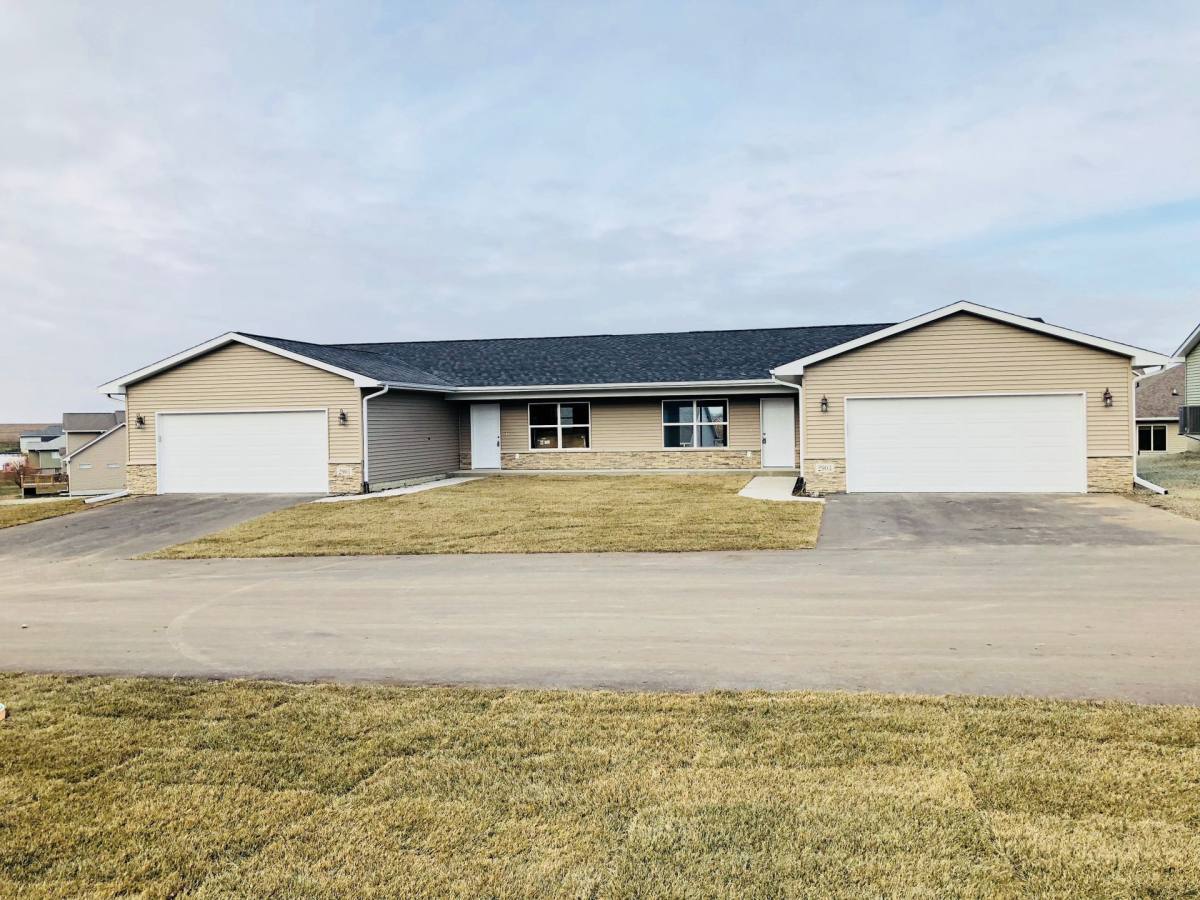 Townhouse for rent at 2901 Cohen Lane, Waterloo, IA 50701