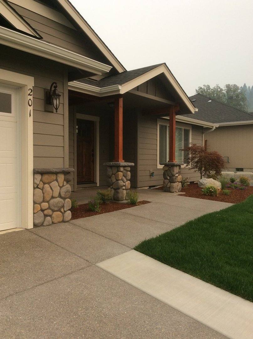 House for rent at 201 SE Briggs Way, Grants Pass, OR 97527