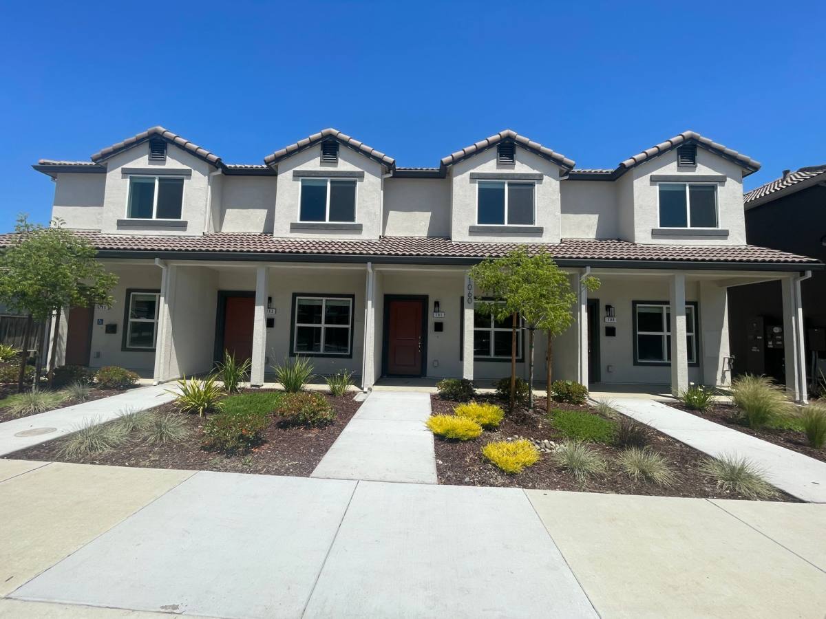 Apartment for rent at 1060 S St, Hollister, CA 95023