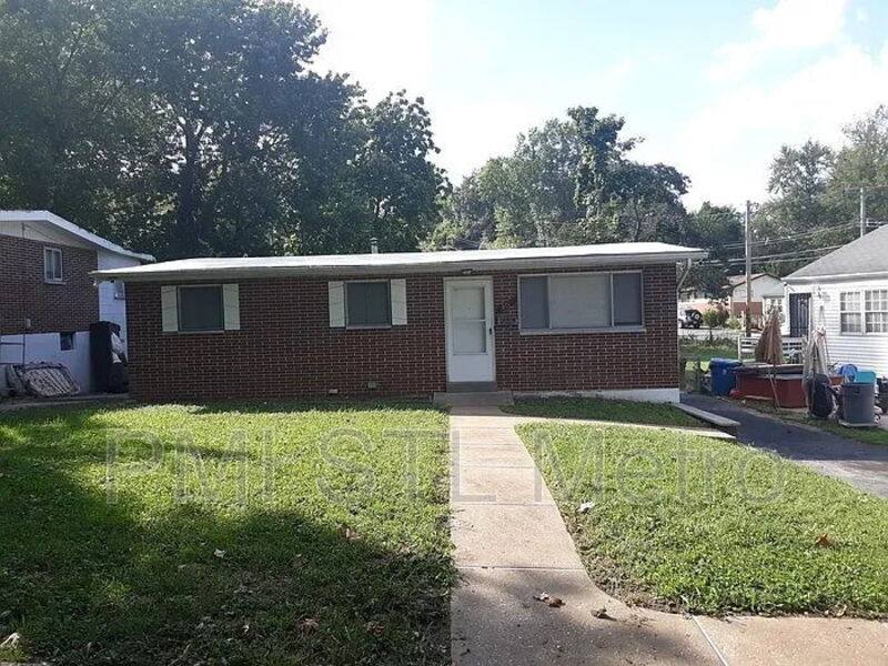 House for rent at 801 Thomas Ave, Saint Louis, MO 63135