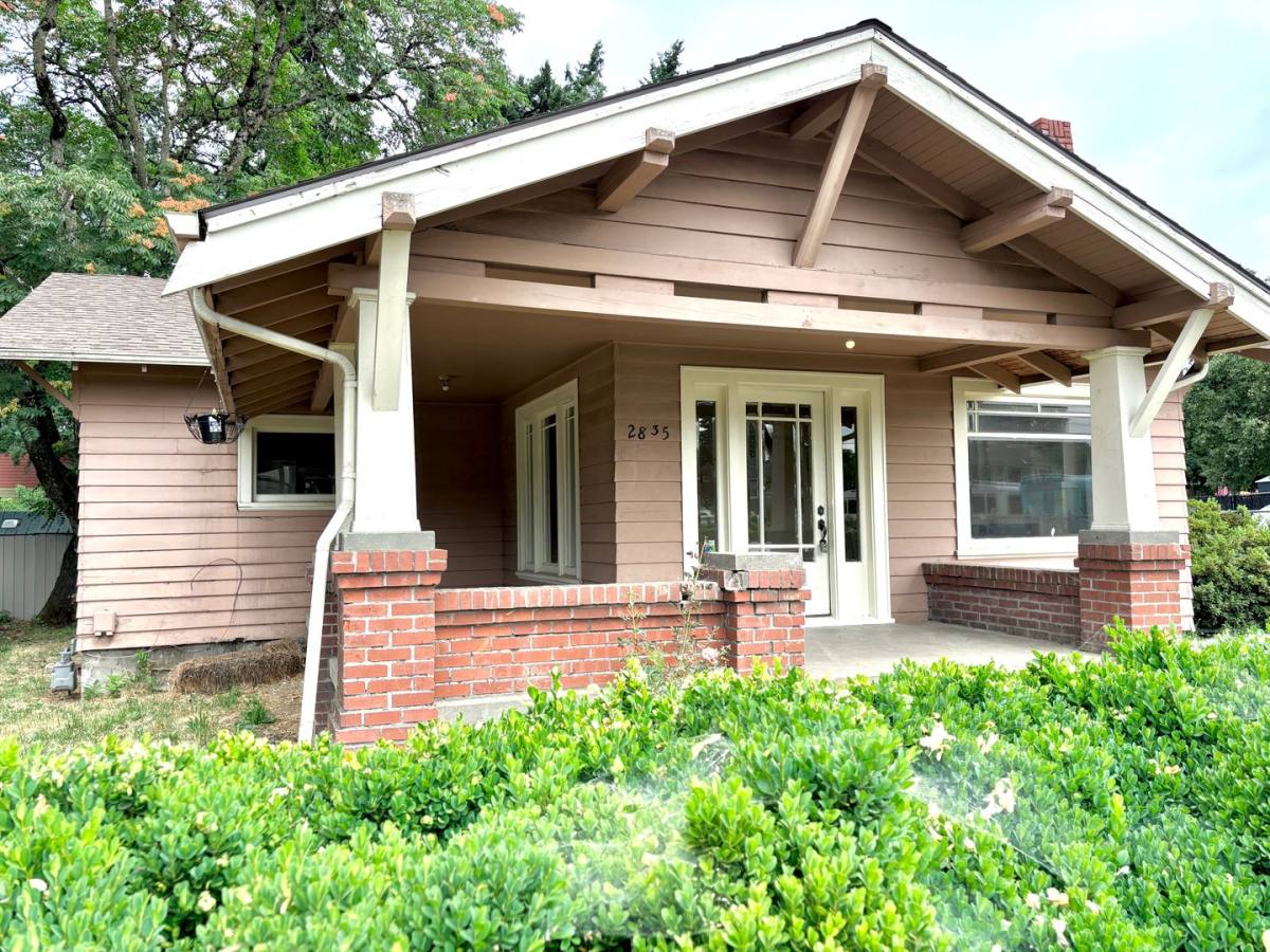 House for rent at 2835 SE Harrison St, Portland, OR 97222