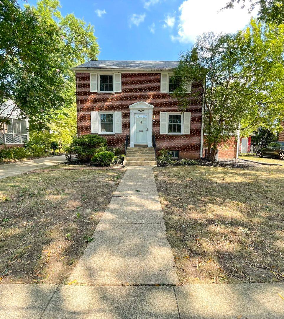 House for rent at 805 Irving St S, Arlington, VA 22204