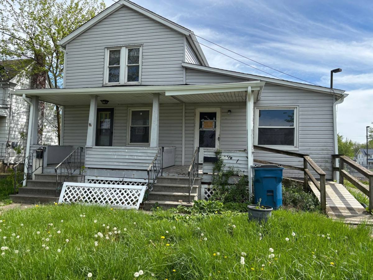 Apartment for rent at 117-117 1 2 W, Lorain, OH 44055