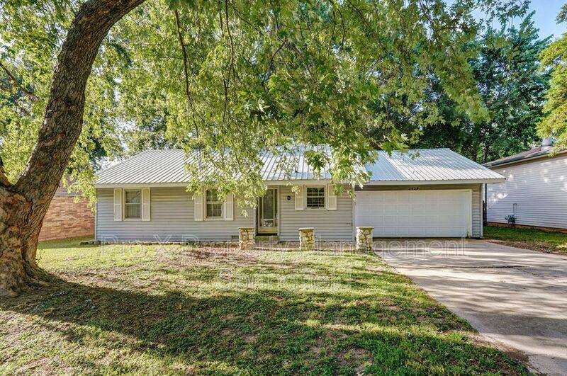 House for rent at 2529 W Blackburn Dr, Springfield, MO 65807