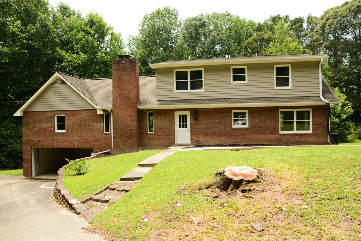 House for rent at 4648 Martin Rd, Flowery Branch, GA 30542