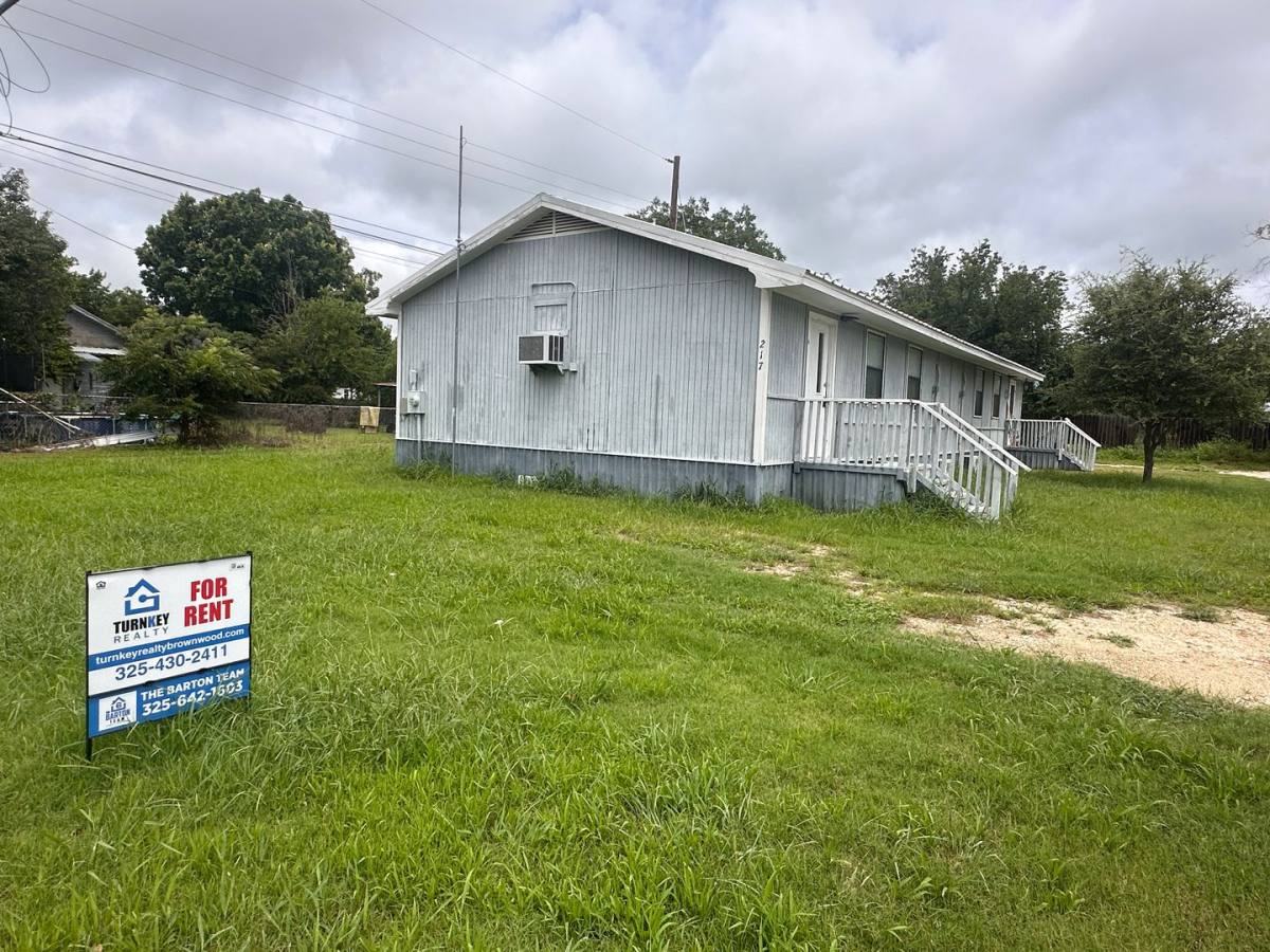 Apartment for rent at 217 SE 2nd St, Cross Plains, TX 76443