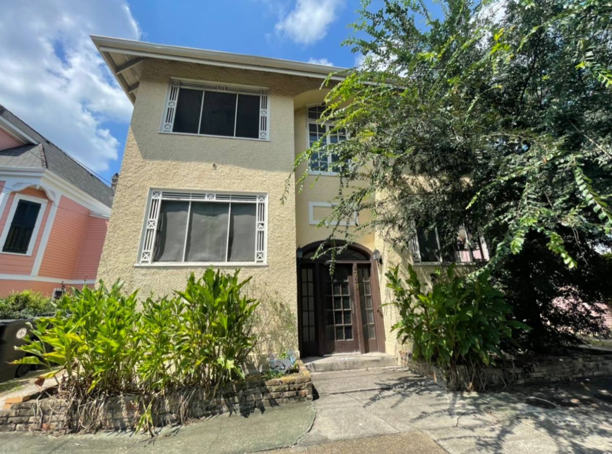 Apartment for rent at 4729 Carondelet St, New Orleans, LA 70115