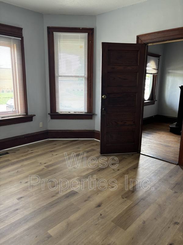 Apartment for rent at 421 N 1st St #1, Springfield, IL 62702