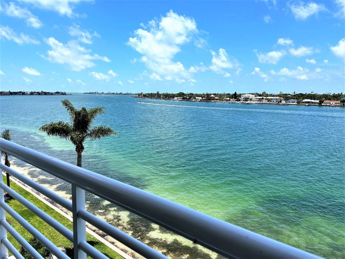 Condo for rent at 6083 Bahia Del Mar Circle, Saint Petersburg, FL 33715
