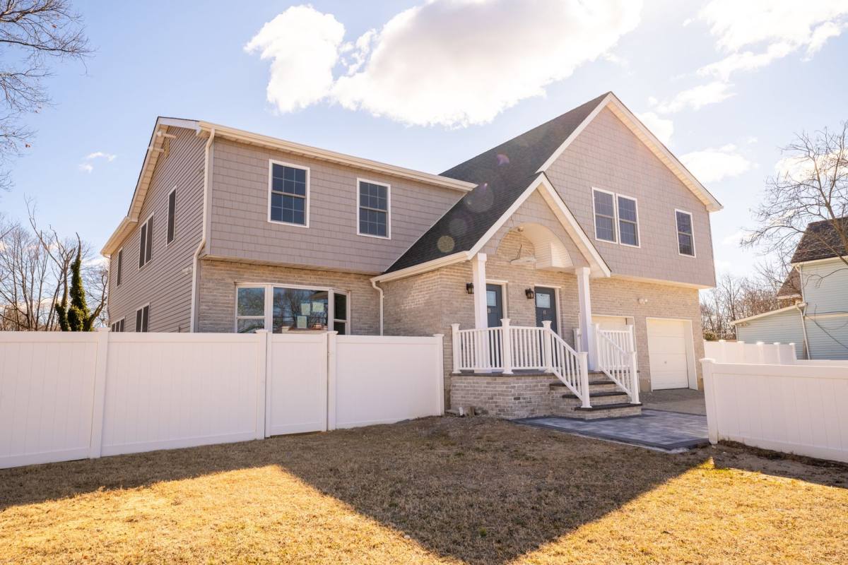 Apartment for rent at 39-41 Carleton Ave, Islip Terrace, NY 11752