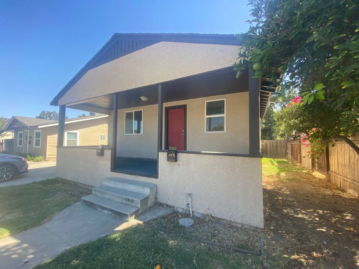 Apartment for rent at 429 W Florinda St, Hanford, CA 93230