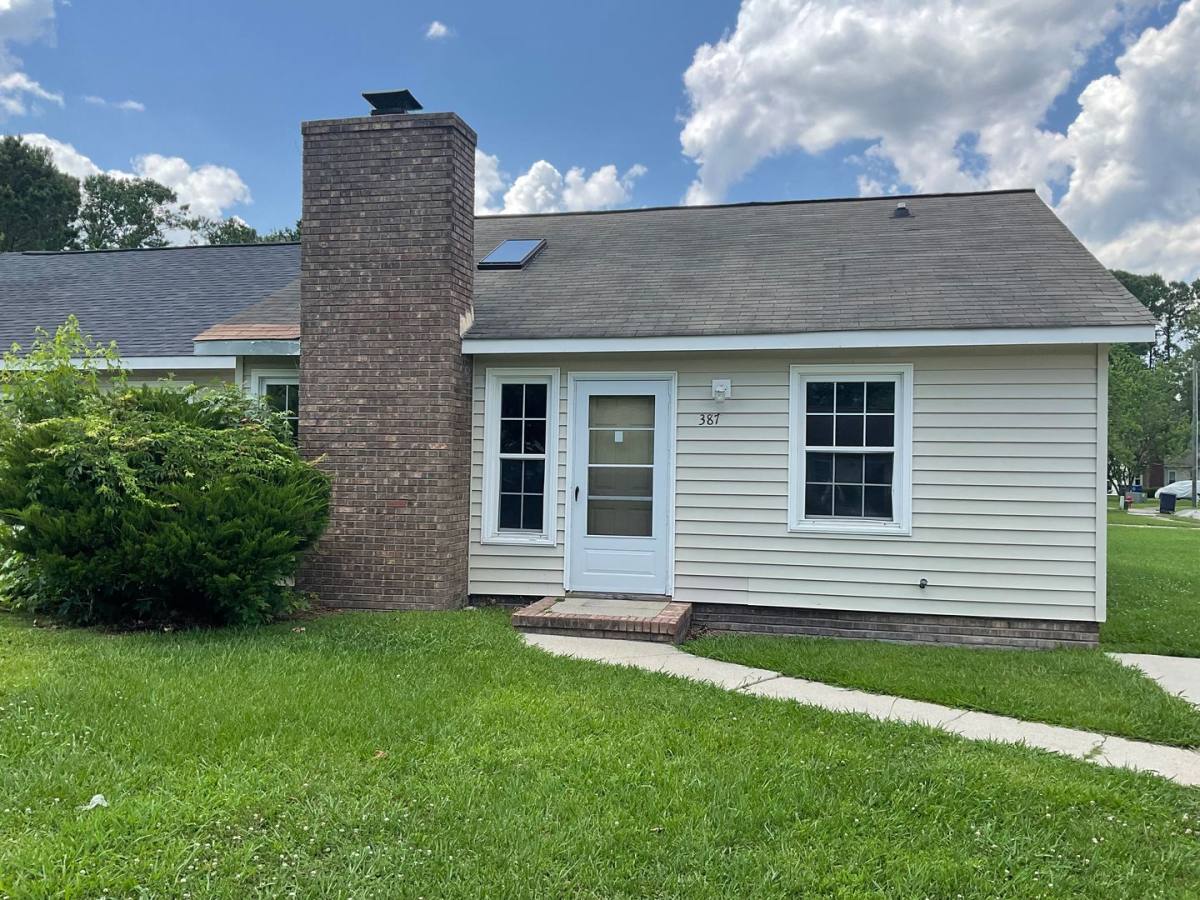 House for rent at 387 Frances St W, Jacksonville, NC 28546