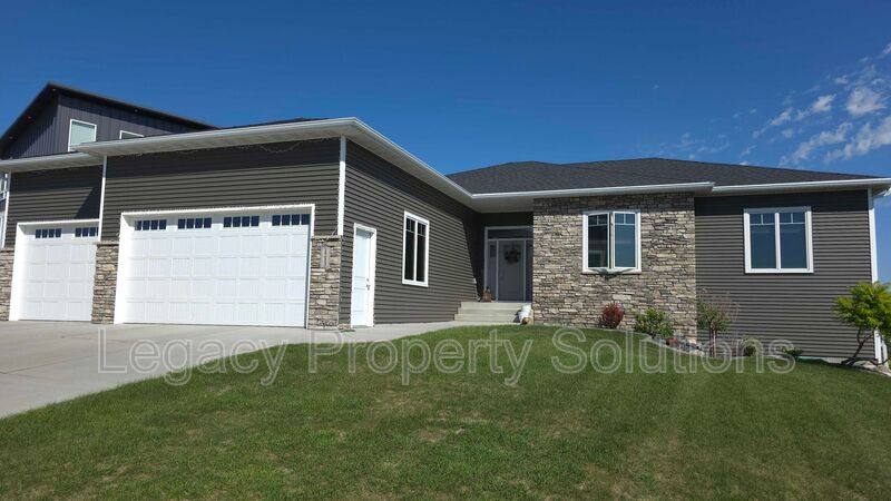 House for rent at 1213 Round Top Rd, Bismarck, ND 58503