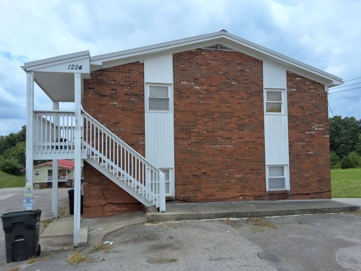Apartment for rent at 1224 Hill St, Radcliff, KY 40160
