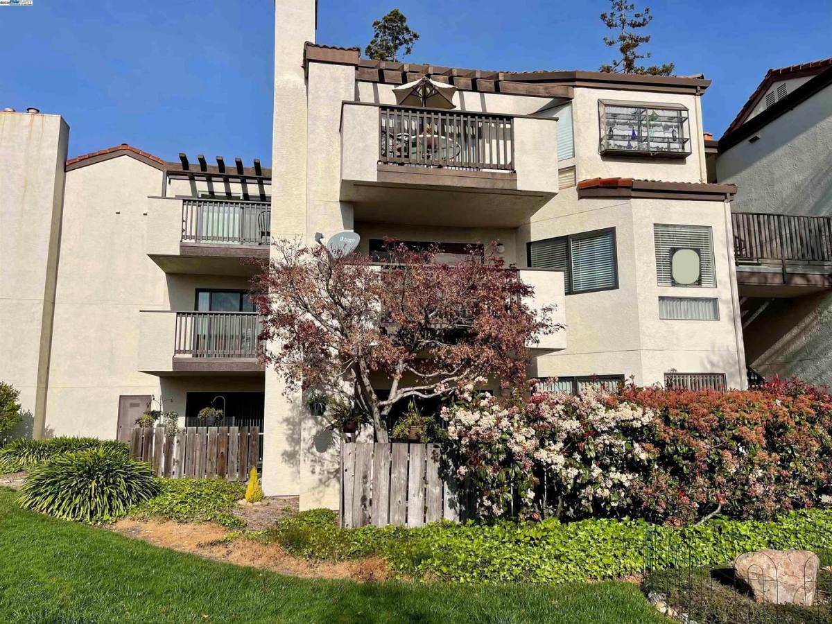 Condo for rent at 21071 Gary Dr, Castro Valley, CA 94546