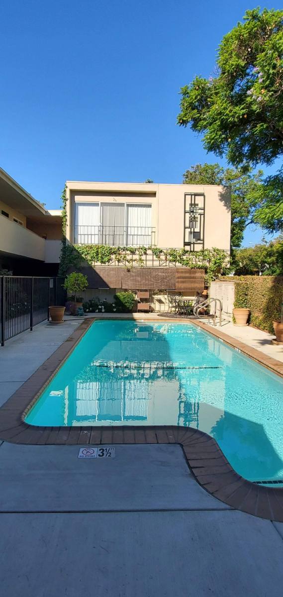Apartment for rent at 325 S Madison Ave, Pasadena, CA 91101