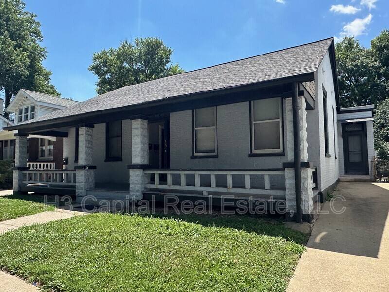 Apartment for rent at 305 S Charles St, Belleville, IL 62220