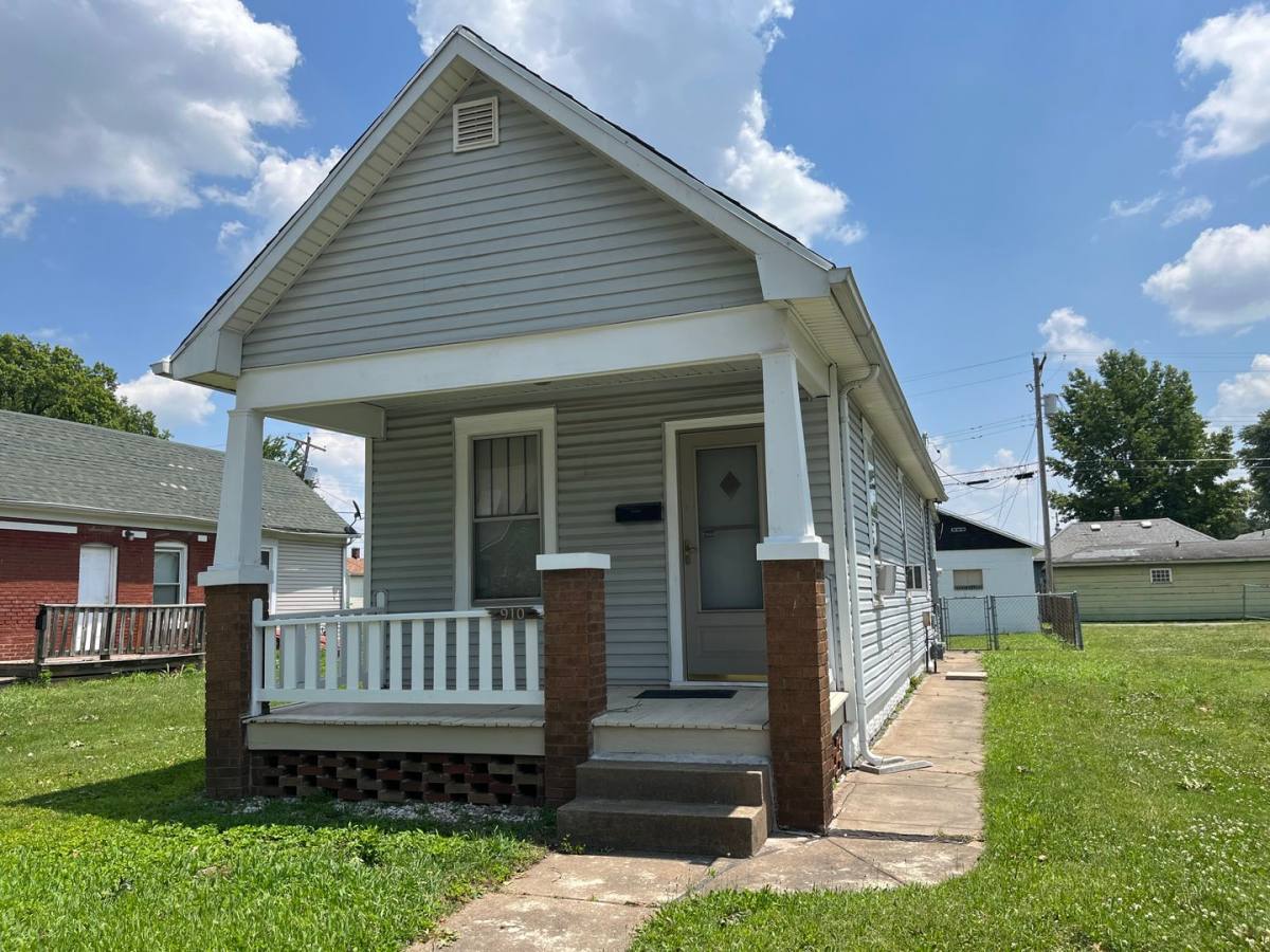 House for rent at 910 Washington, Madison, IL 62060