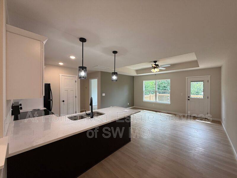 Apartment for rent at 2759 S Meadowlark, Springfield, MO 65807
