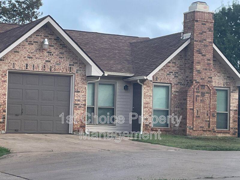 House for rent at 6714 Old Stone Dr, Fort Worth, TX 76137