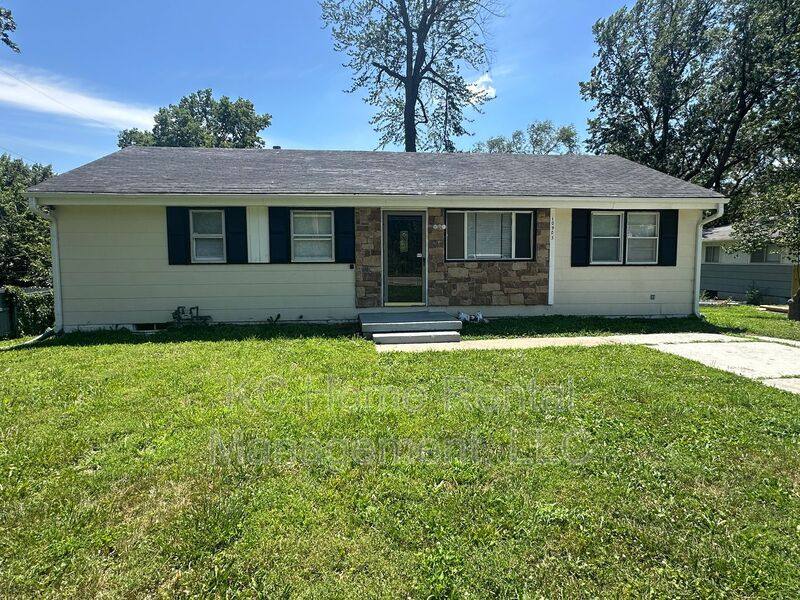 House for rent at 10905 E 47th St, Kansas City, MO 64133